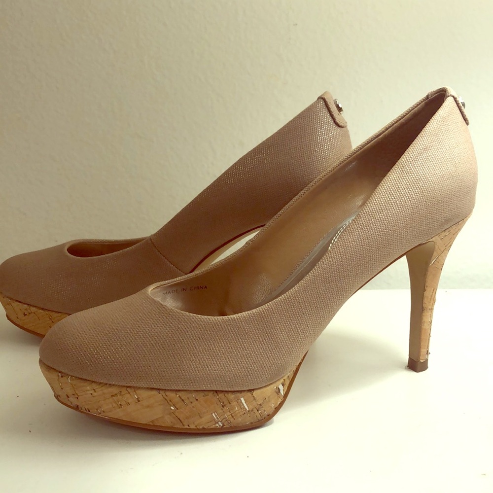 TAHARI nude pumps with 3 inch heel